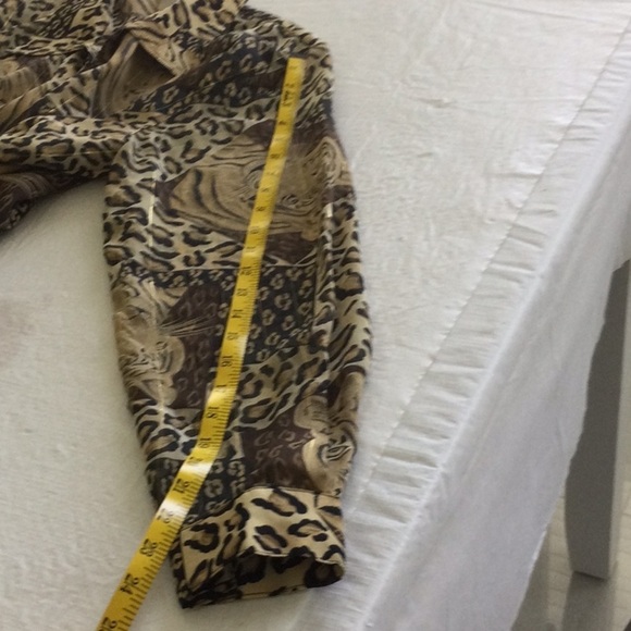 Woman’s Tiger Print Blouse size L color tan and black looks like 2 pc but is 1 - Picture 7 of 9